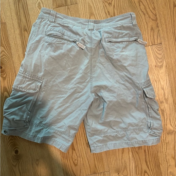 725 Originals Light Gray Cargo Shorts for Men - Picture 4 of 4